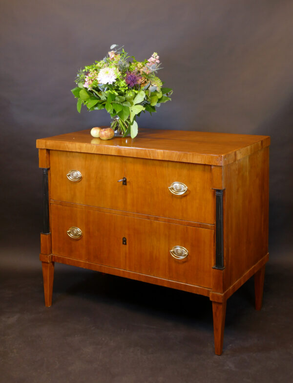 Biedermeier-Kommode, zweischübig, um 1820