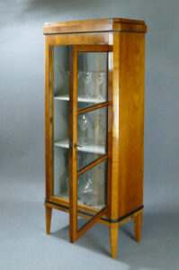 Biedermeier-Vitrine, um 1820/25