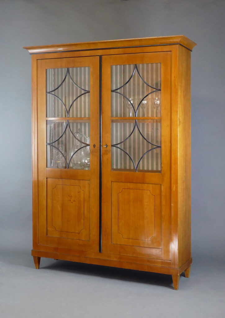 Biedermeier-Vitrine